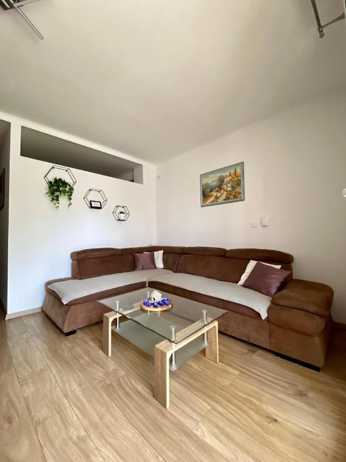 Apartment 54